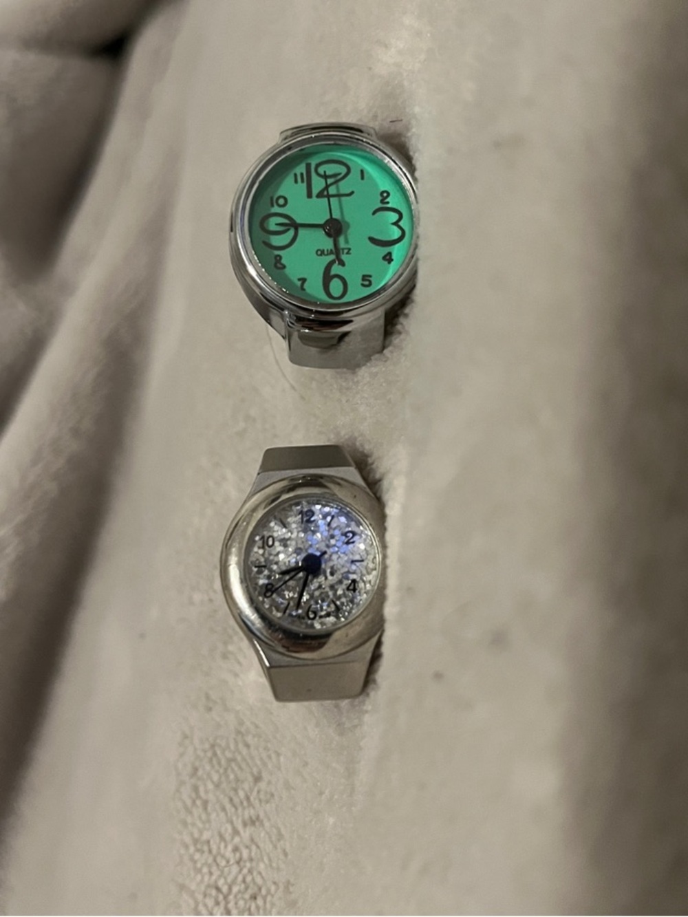 Lot of 2 Silver Stretchy Watch Rings - Silver Face and Green Face - Picture 2 of 9